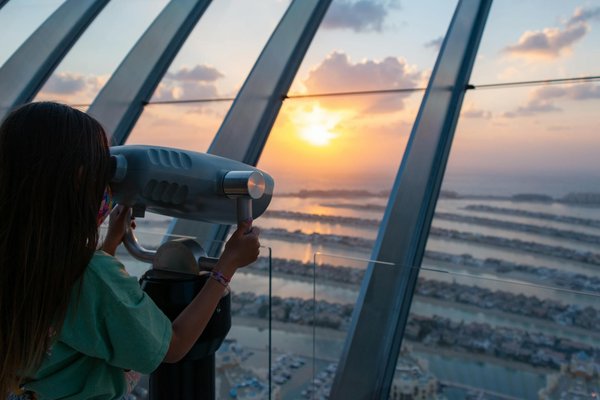 Explorez les astuces indispensables pour un camping paisible et en toute sécurité au bord de la rivière