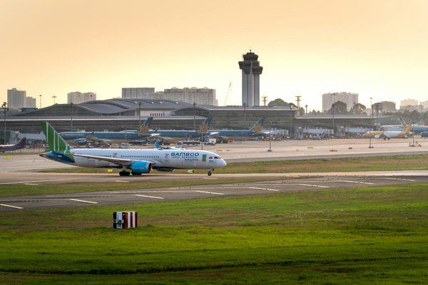 Guide Essentiel pour un Camping Hivernal Inoubliable au Bord de la Rivière : Astuces et Conseils Indispensables à Connaître